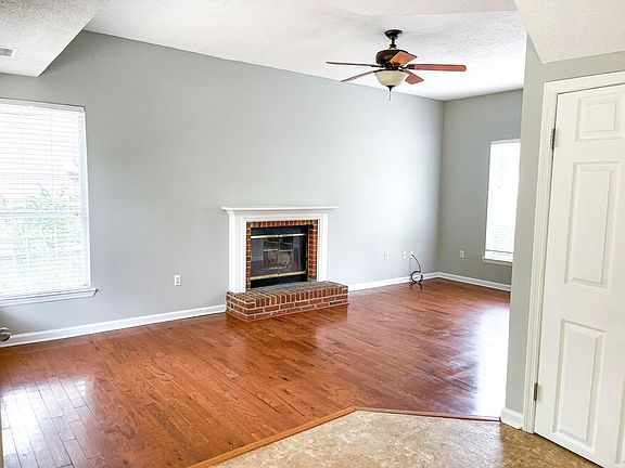 living room w/ fireplace
