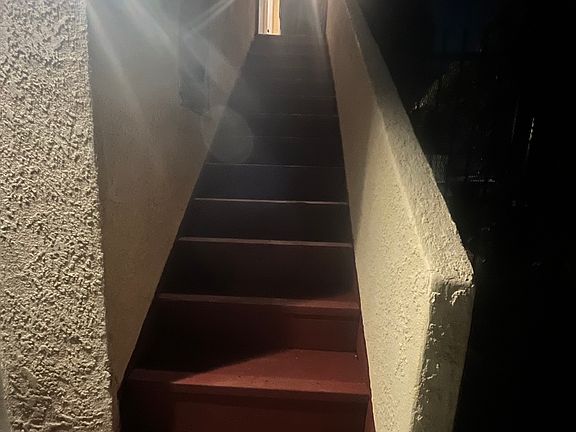 4th image of 324 W 21st St