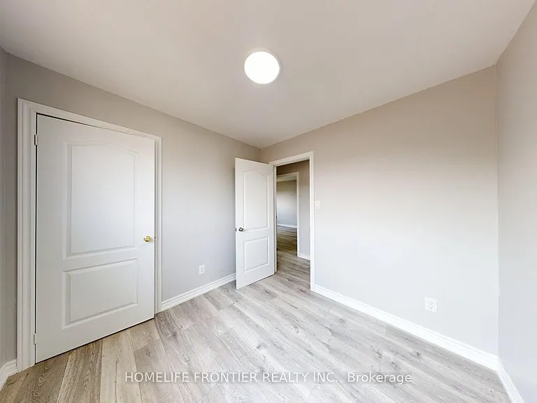 337 Hansen Rd N #UPPER — Photo 12