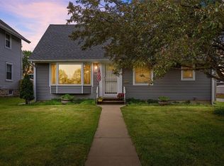 1631 Maple Dr NW, Cedar Rapids, IA 52405