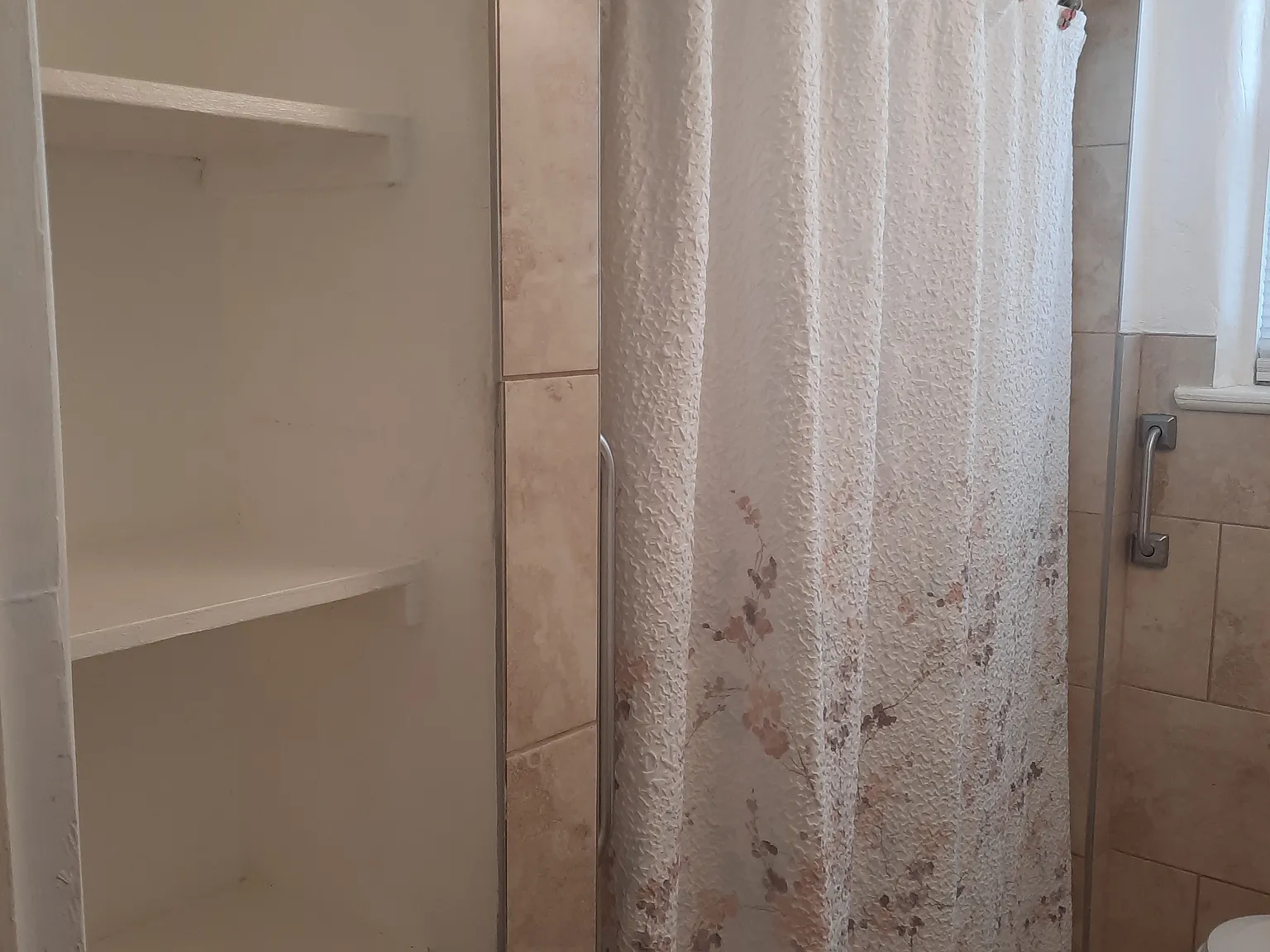 2 bed, 1400 sqft, $1,549 — Photo 4