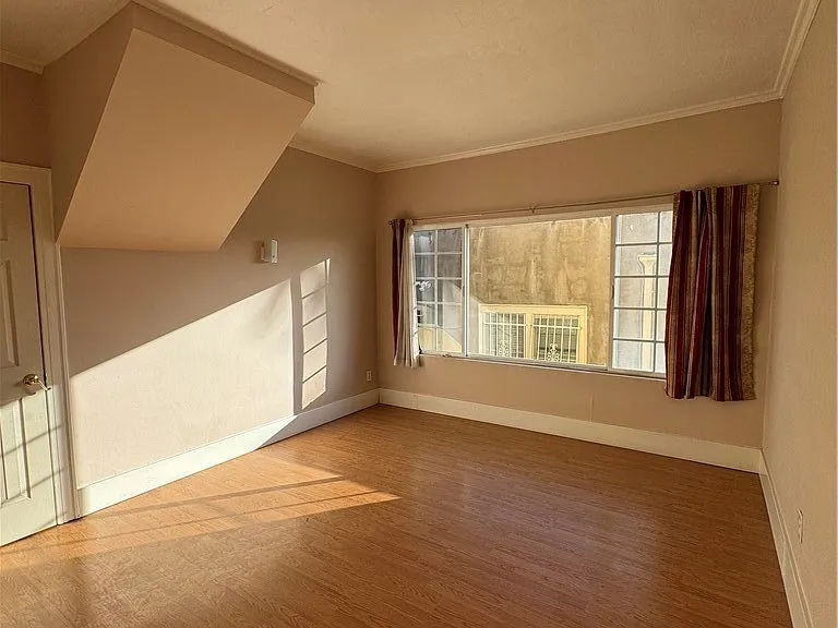 1327 S Longwood Ave #B — Photo 8
