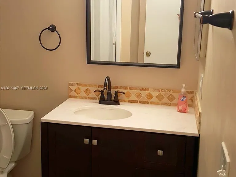 213 Lakeview Dr #201 — Photo 14