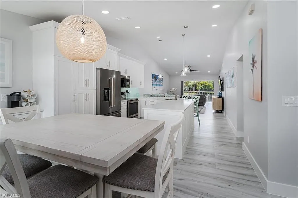 2 bed, 2.0 bath, 1516 sqft, $7,000 — Photo 4
