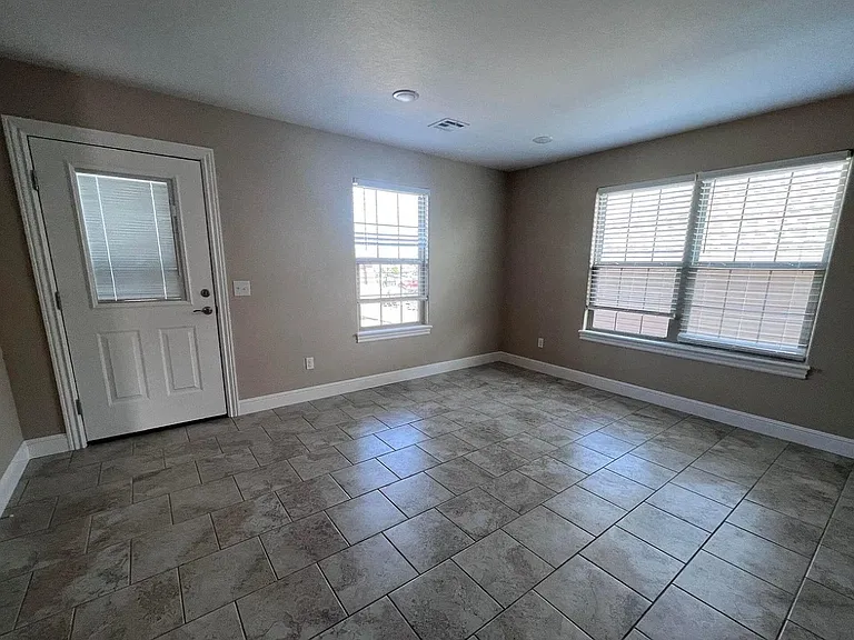 2521 S Tyler Ave — Photo 6