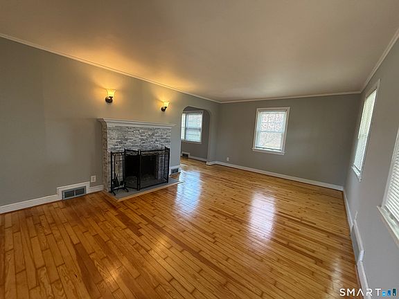 4th image of 31 Waterbury Rd