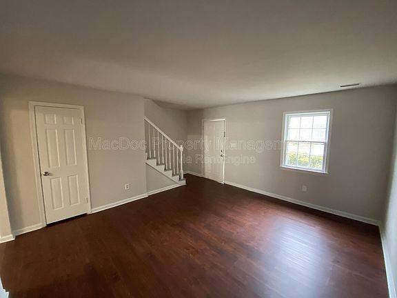 4th image of 719 Olde Greenwich Cir