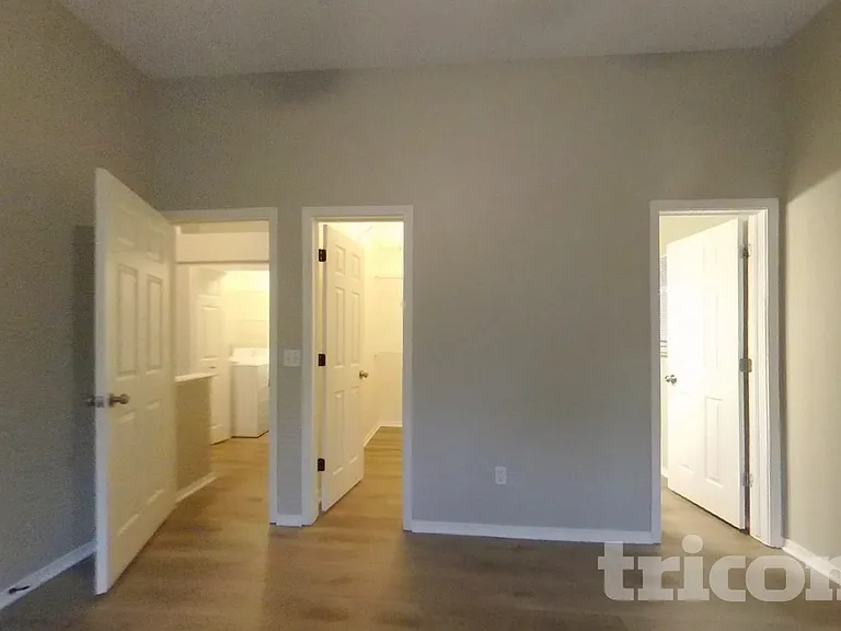8195 Radcliff Dr — Photo 7
