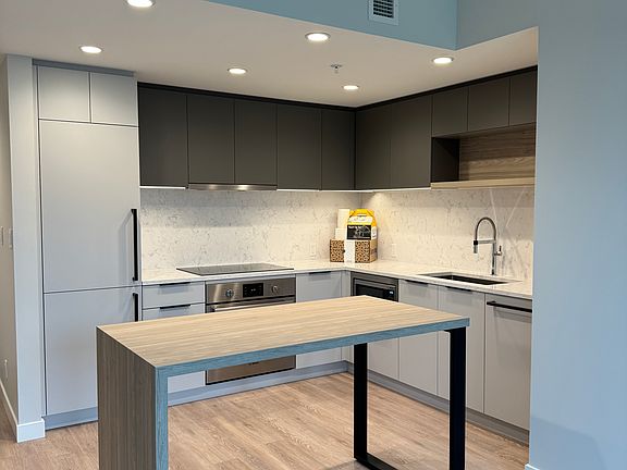 2nd image of 567 Emerson St #30