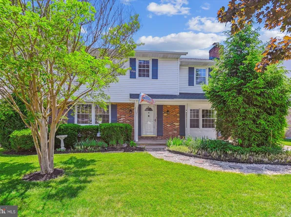 10213 Greenside Dr, Cockeysville, MD 21030