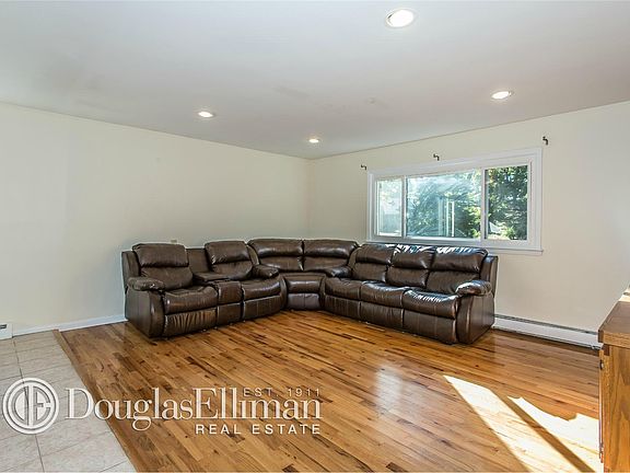 3rd image of 37 Hillwood Dr