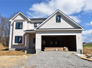 211 Ashwood Lndg, Hubbard, OH