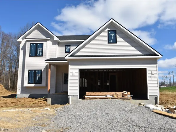 211 Ashwood Lndg, Hubbard, OH 44425