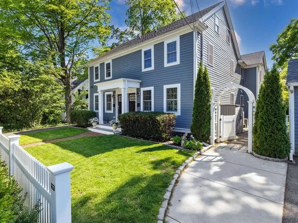 216 Village Ave #216, Dedham, MA 02026