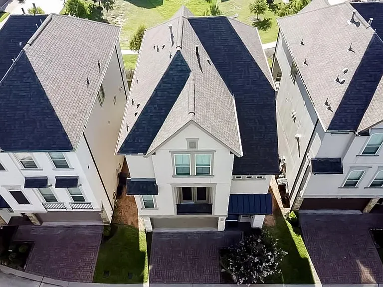 3904 Centre Plains Way — Photo 3