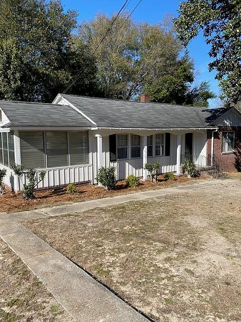 3 bed, 1.5 bath, 1381 sqft, $1,225 — Photo 3