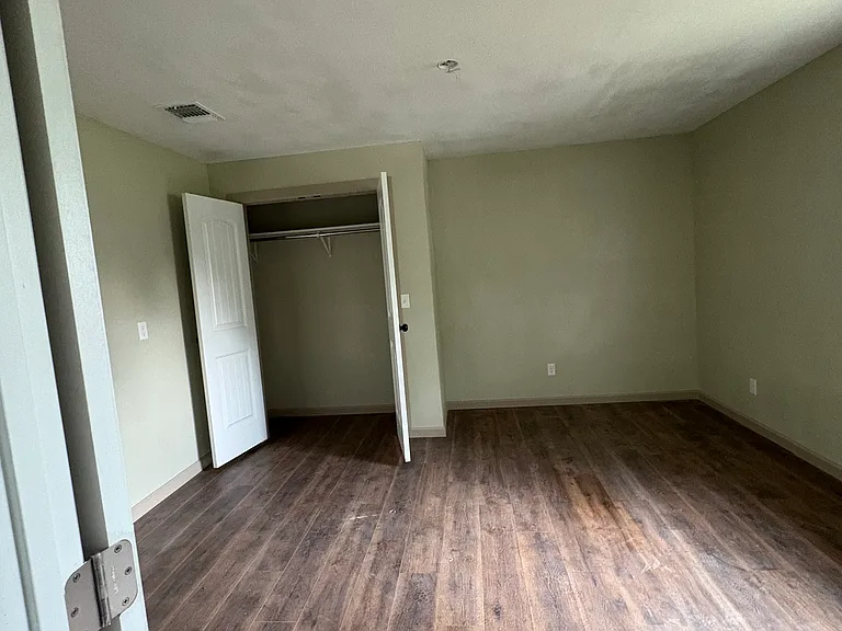 414 E Oklahoma St — Photo 4