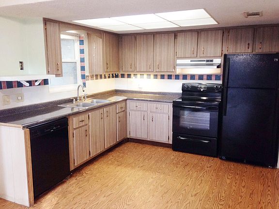 5th image of 111 Anderson Dr E