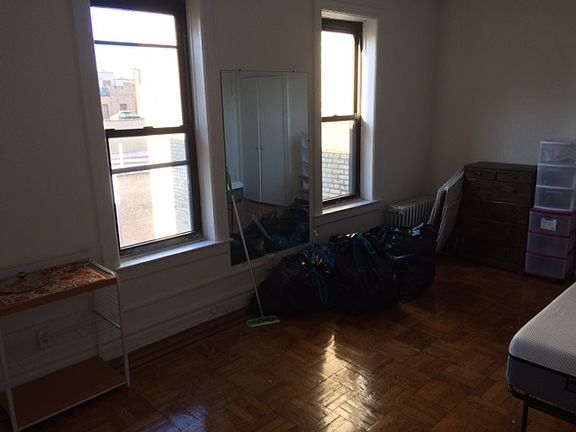 4th image of 4322 45th St APT 6D