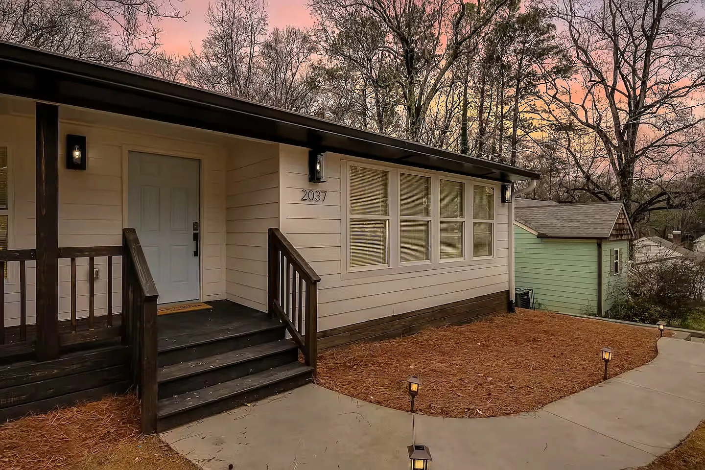 4 bed, 2280 sqft, $3,200 — Photo 1