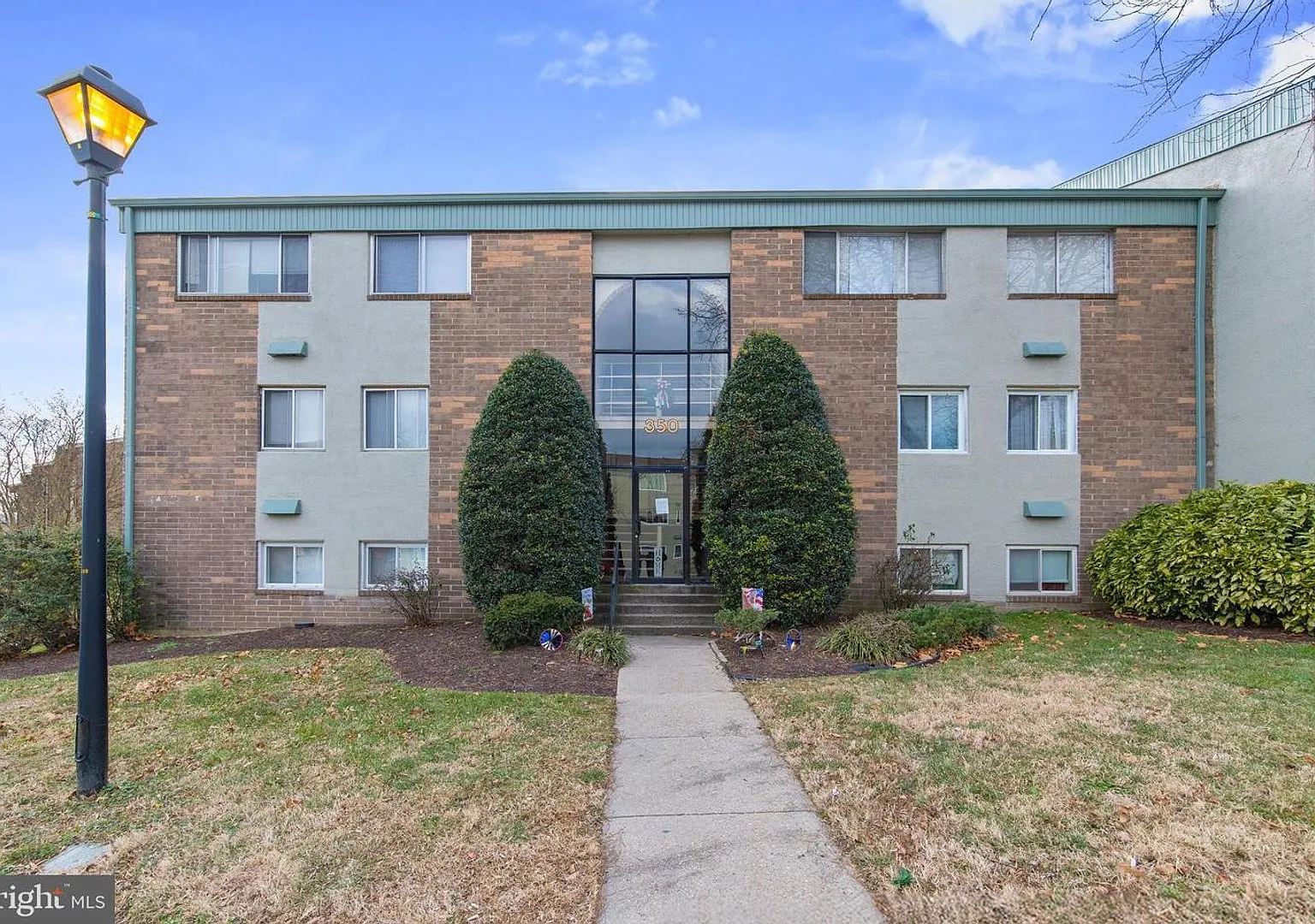 2Br/ 1Ba - Beautifully renovated first-floor walkout condo in water privileged community availabl... — Photo 2