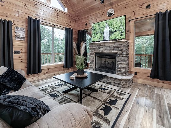 3rd image of 2118 Red Bud Rd