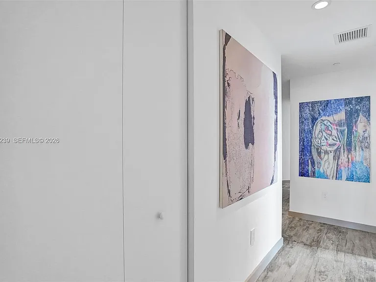 650 NE 32nd St #1001 — Photo 18