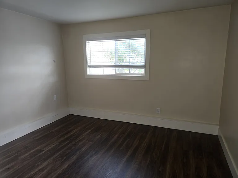 7537 Wilbur Ave — Photo 4