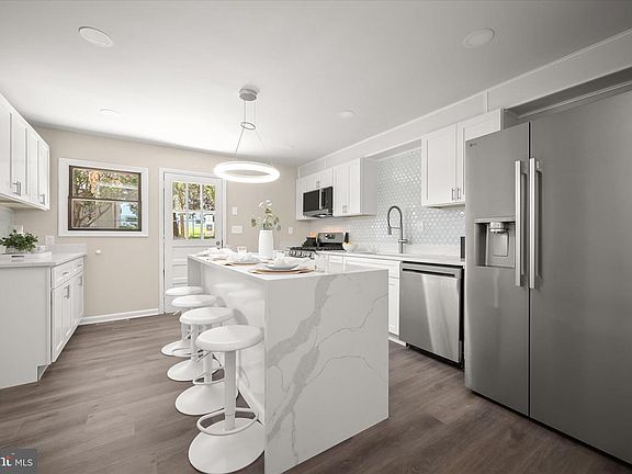 4th image of 10128 Hereford Pl