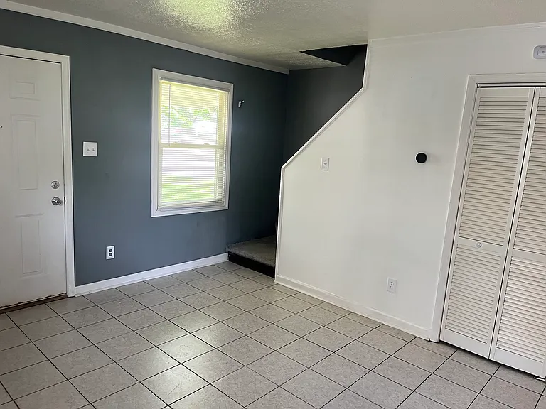 741 Valerie Ln — Photo 6