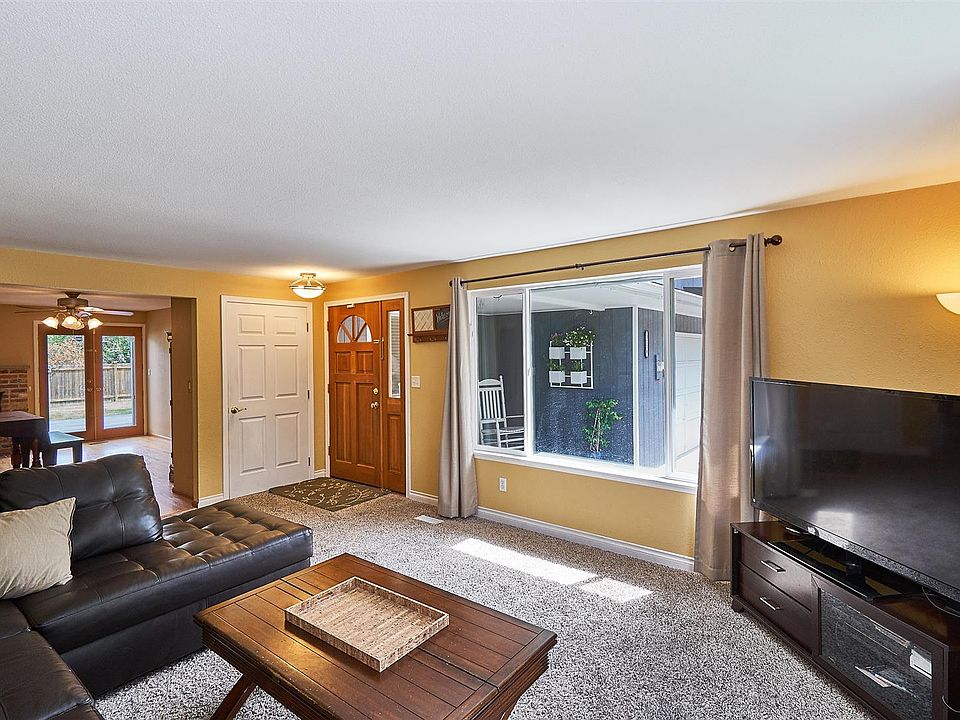 2nd image of 1014 Fir St