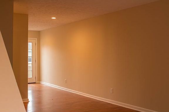 3rd image of 11 Lake Village Ct