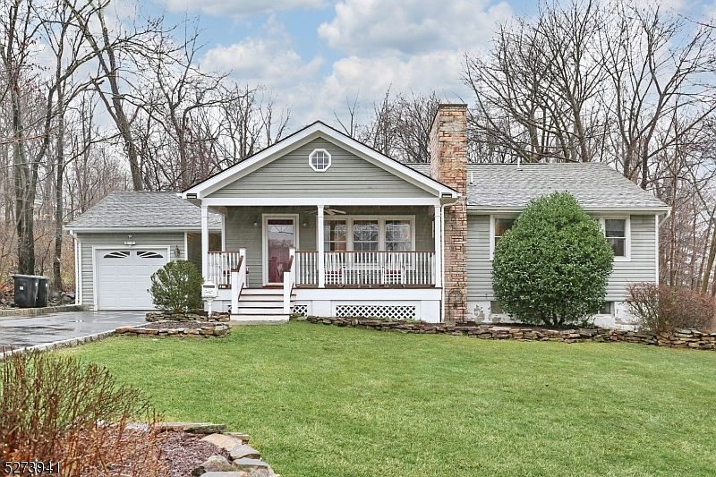 1st image of 15 Sherwood Dr