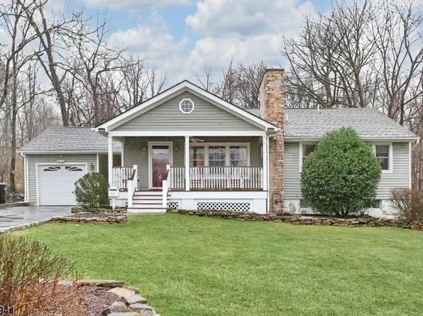 15 Sherwood Dr, Ramsey Boro, NJ 07446