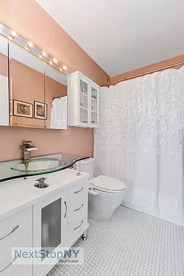 Bathroom, photo 1