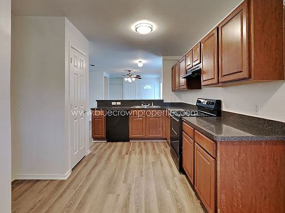 3rd image of 814 Maples Ave #A
