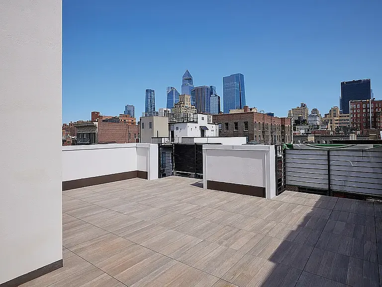 224 W 20th St #2 — Photo 17