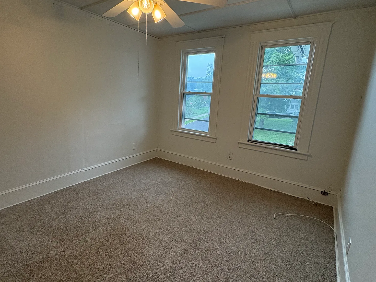 5 bed, 2300 sqft, $2,200 — Photo 3