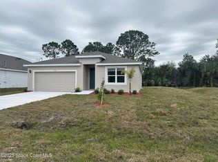 562 Scarsdale St SW, Palm Bay, FL 32908