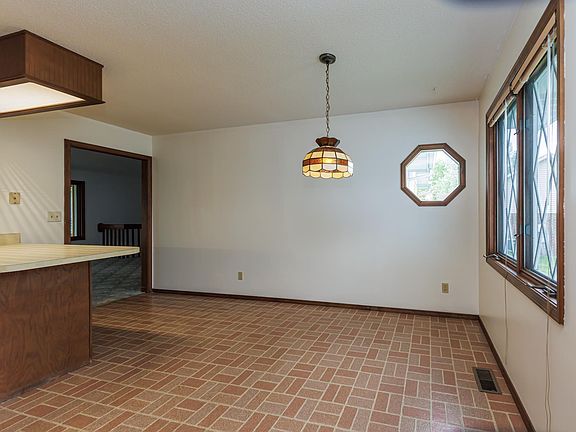 5th image of 1704 N Thorn Tree Rd