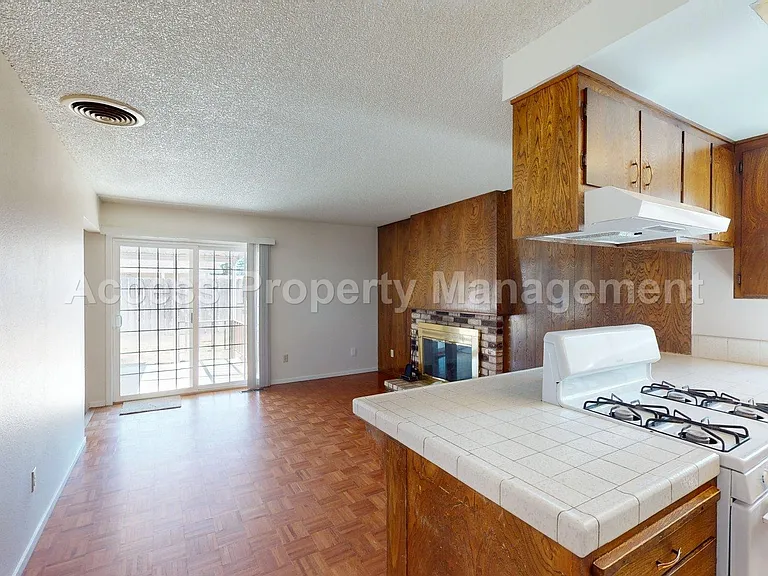 1441 Montclair Dr — Photo 12