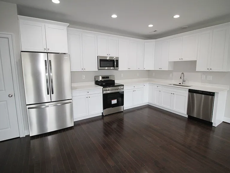 1704 W Cary St — Photo 2