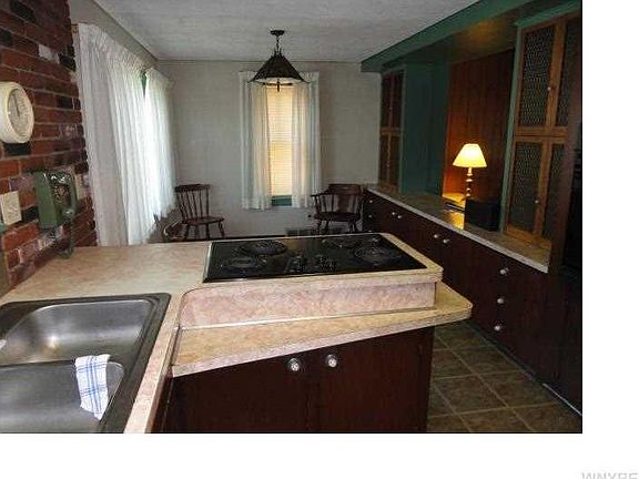 5th image of 2406 Woodlawn Ave