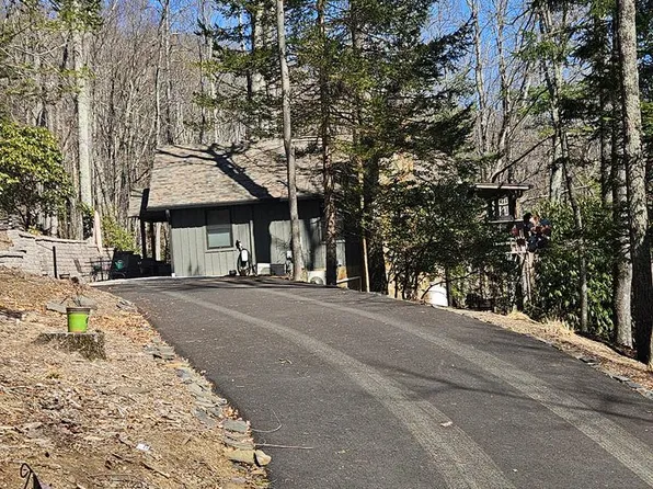 209 Chestnut Dr SW, Meadows Of Dan, VA 24120