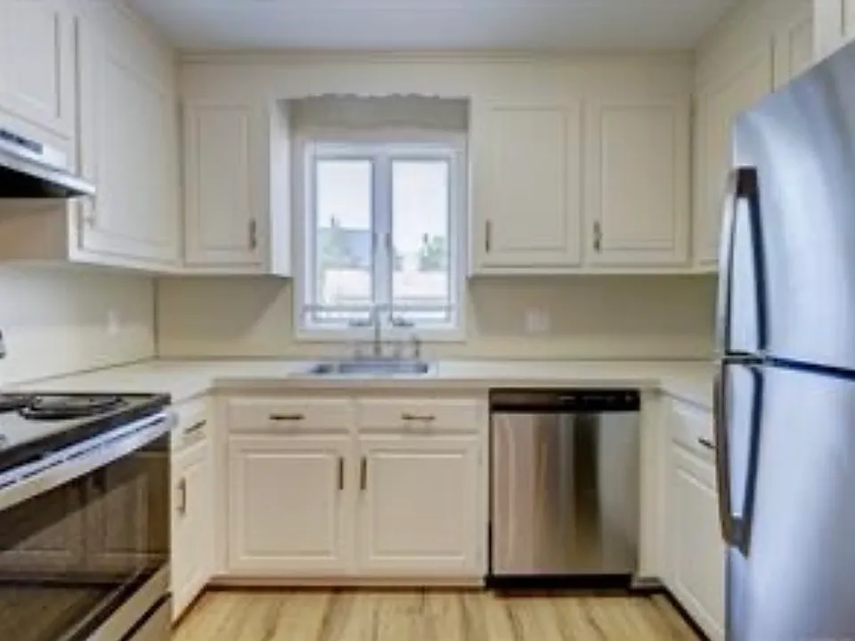 54 Oak St #11