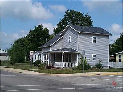1st image of 502 W 1st St
