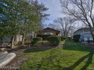 2129 Miles Rd, Lapeer, MI 48446