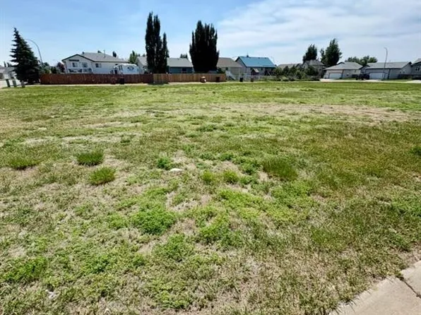 96 Upland Mnr W, Brooks, AB T1R 1P9