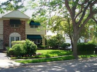 3977 Carrel Blvd, Oceanside, NY 11572