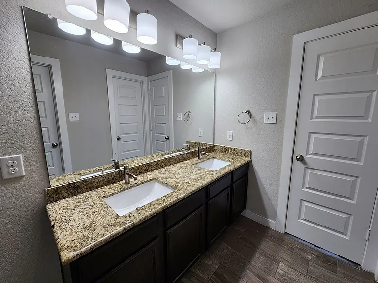 319 Creekside Curv — Photo 18